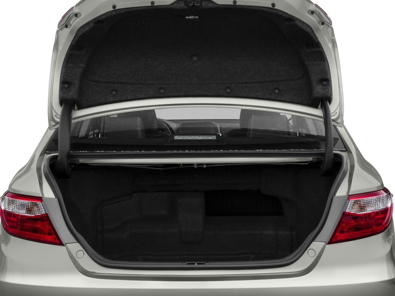 2017 Toyota Camry Hybrid LE CVT (Natl)