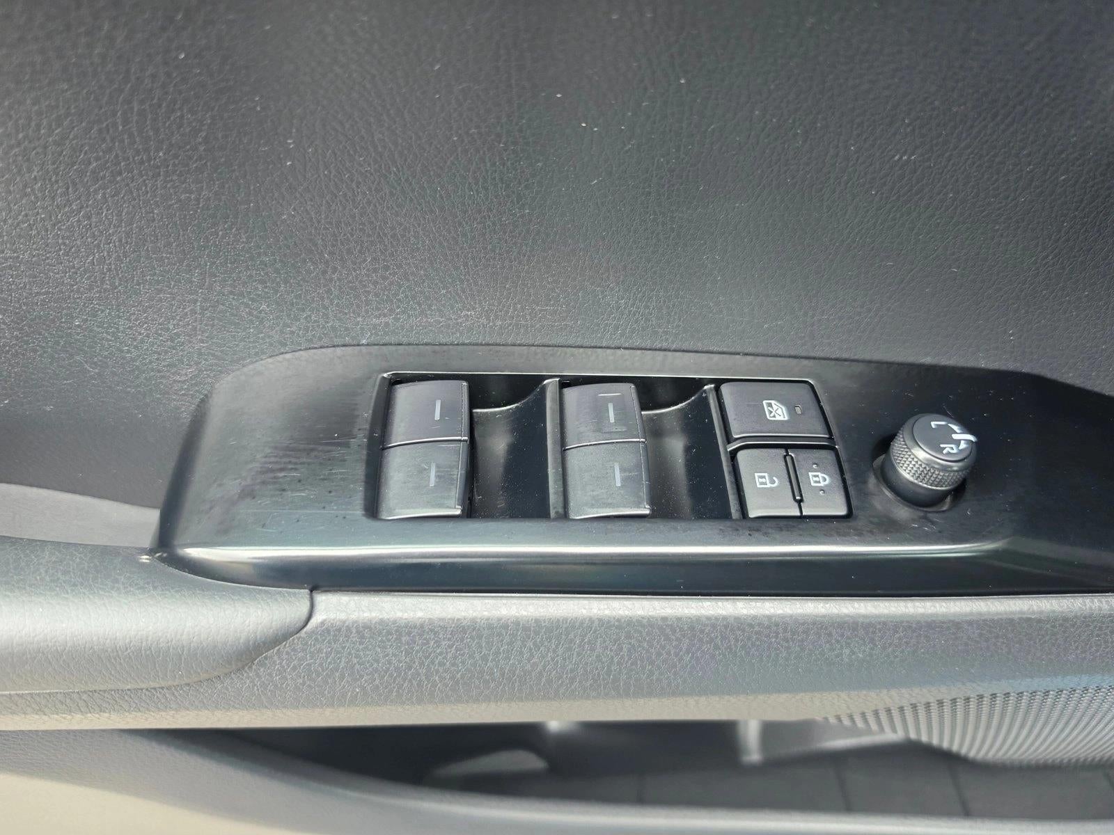 2025 Toyota Camry SE (SE)
