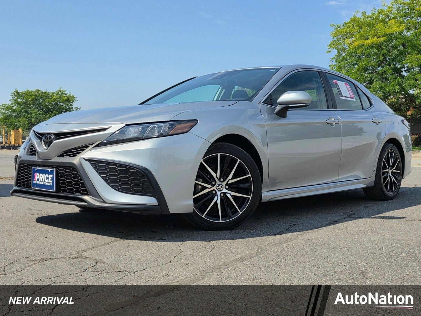 2022 Toyota Camry SE Auto (SE)