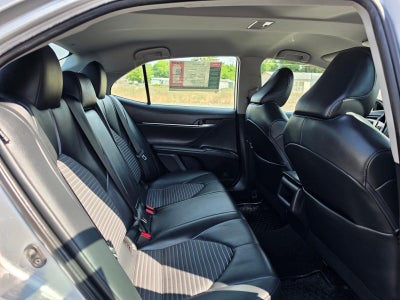 2022 Toyota Camry SE Auto (SE)