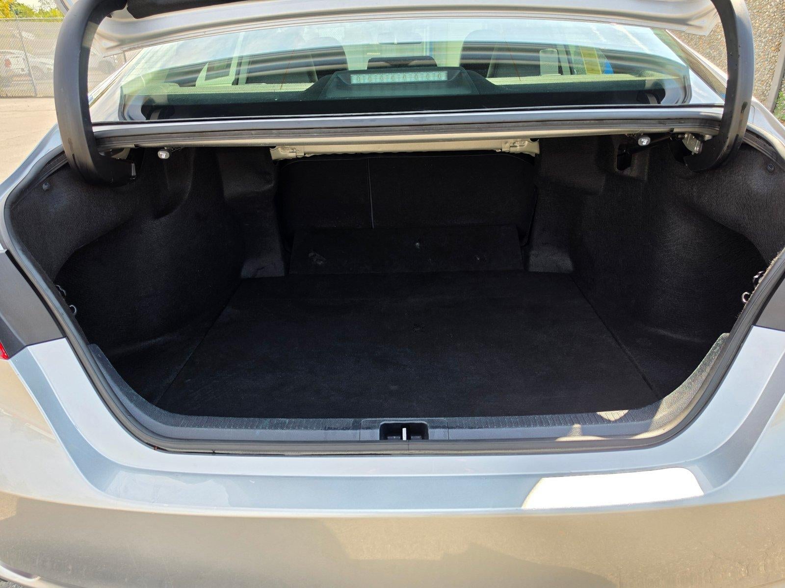 2022 Toyota Camry SE Auto (SE)