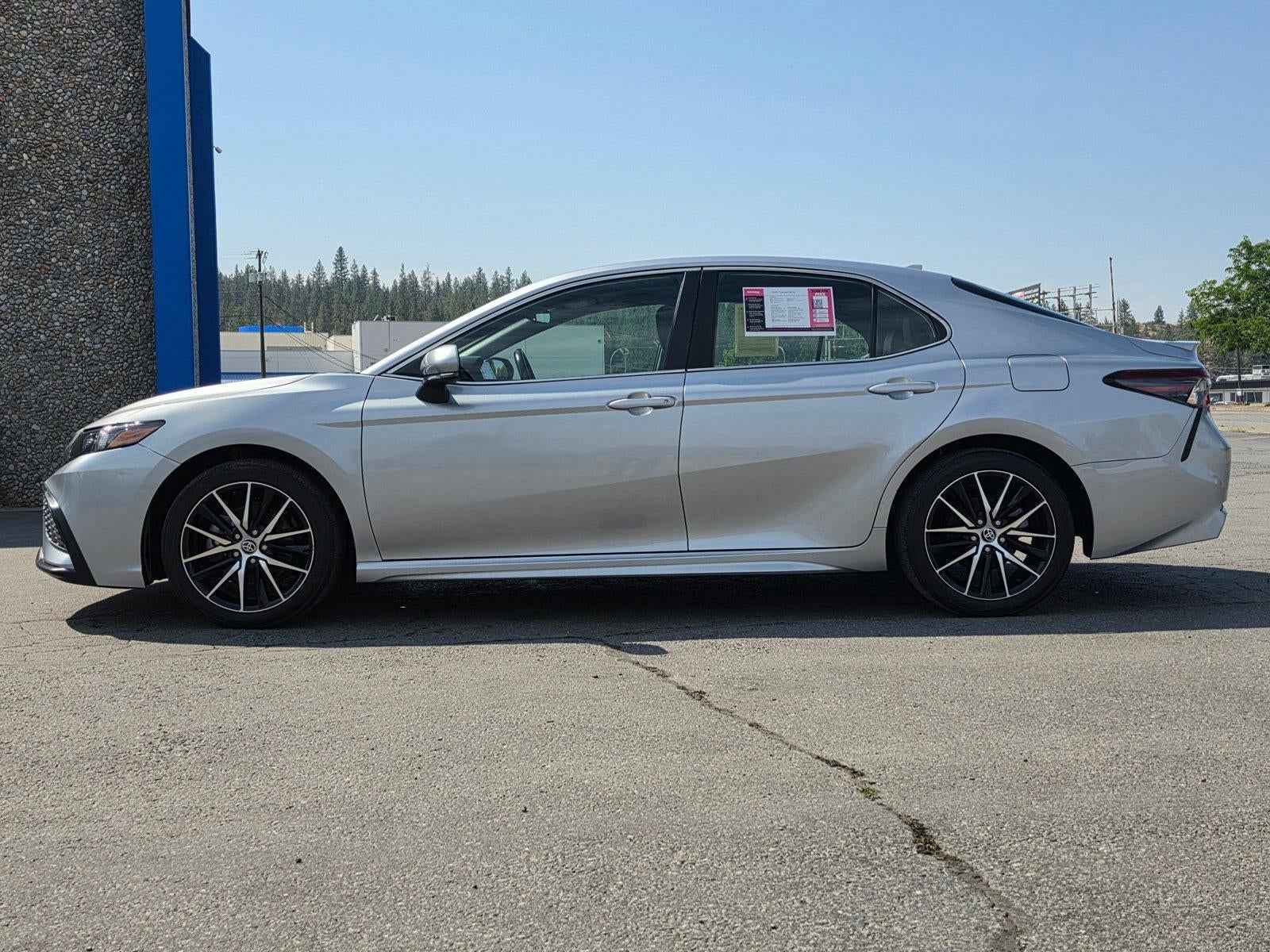 2022 Toyota Camry SE Auto (SE)