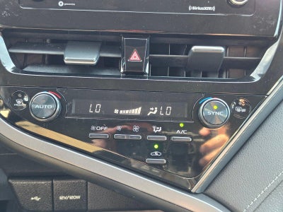 2022 Toyota Camry SE Auto (SE)