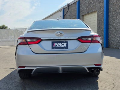 2022 Toyota Camry SE Auto (SE)