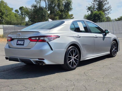 2022 Toyota Camry SE Auto (SE)