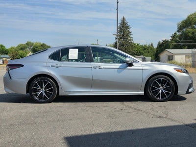 2022 Toyota Camry SE Auto (SE)