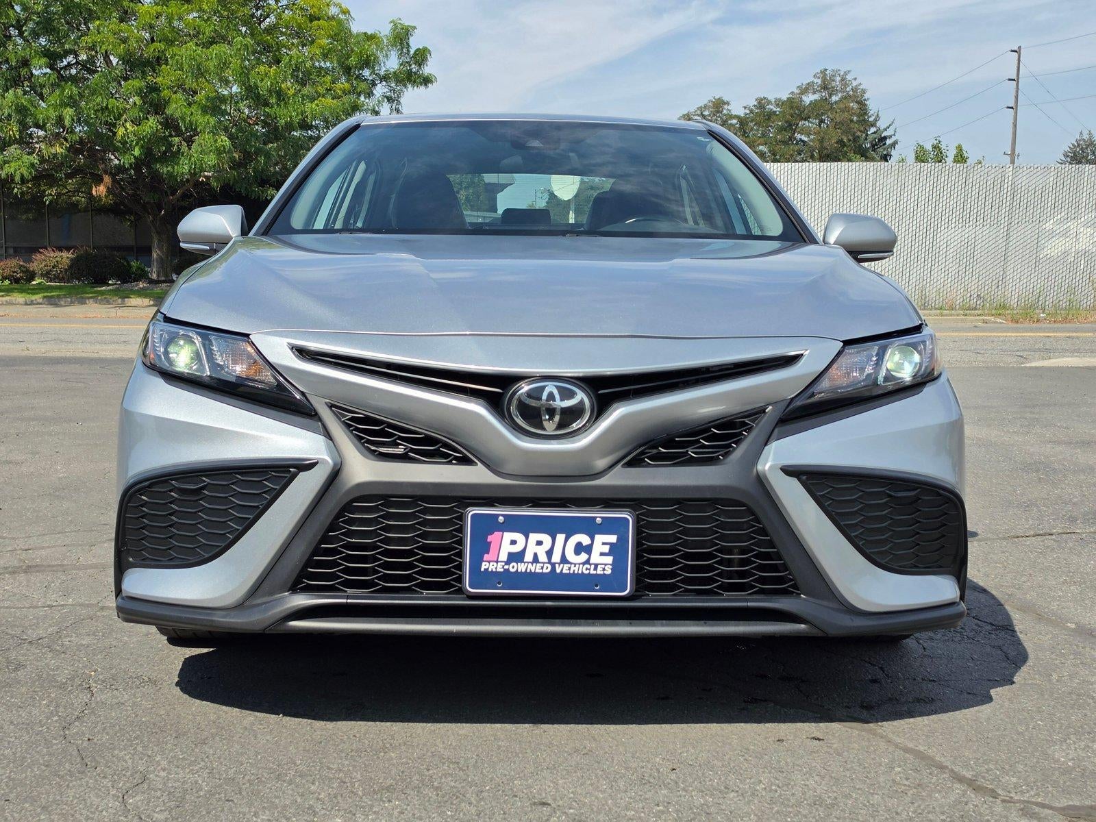 2022 Toyota Camry SE Auto (SE)
