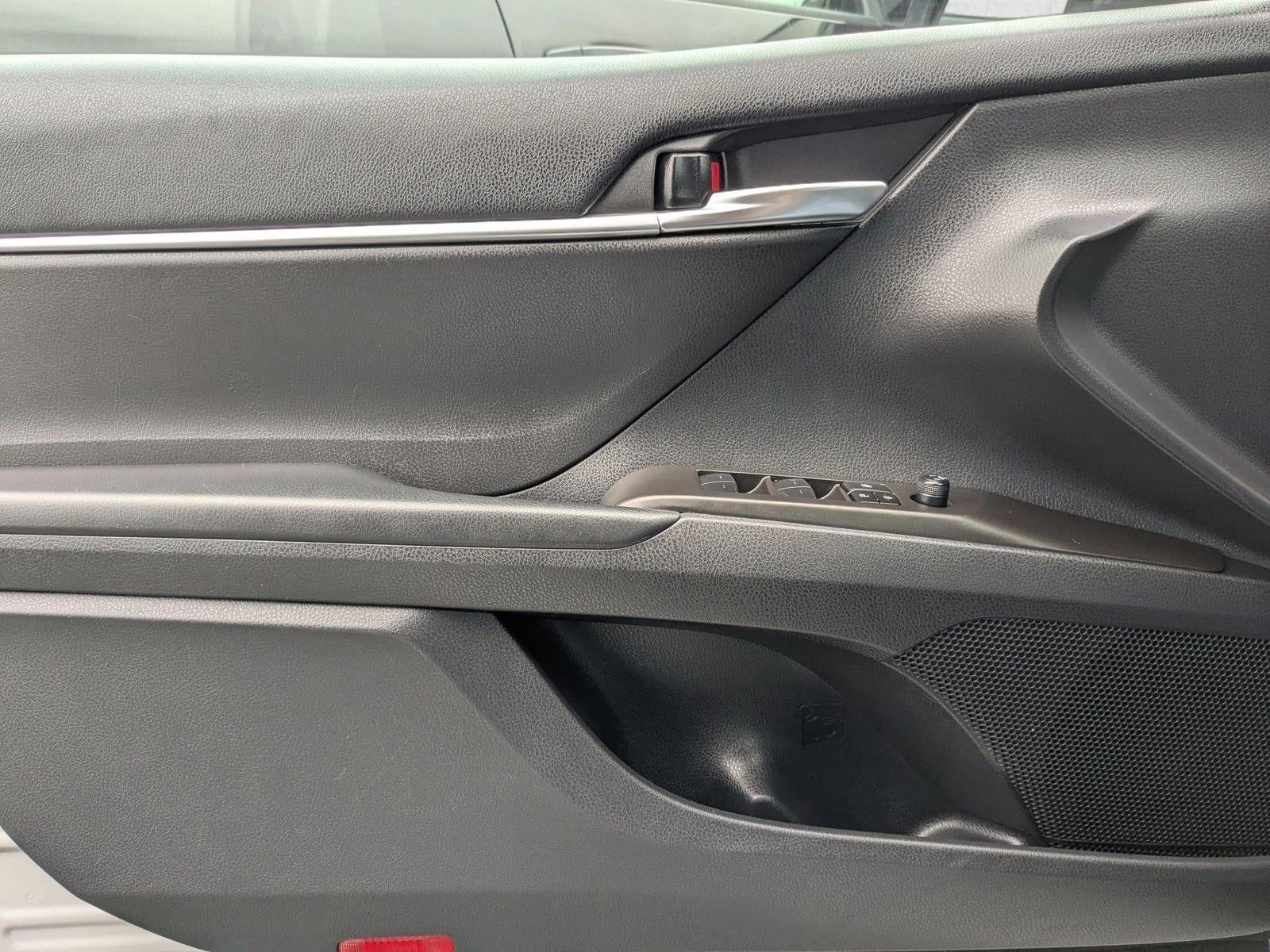 2023 Toyota Camry SE Auto (SE)