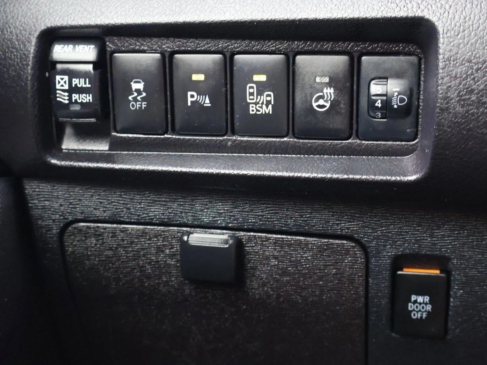 2017 Toyota Sienna Limited Premium AWD 7-Passenger (Natl)