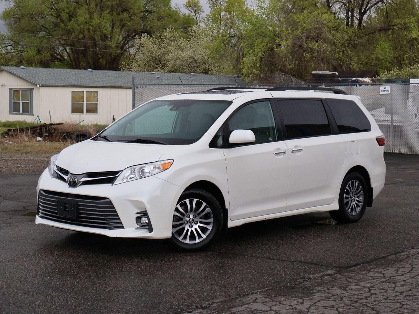 2020 Toyota Sienna XLE FWD 8-Passenger (Natl)