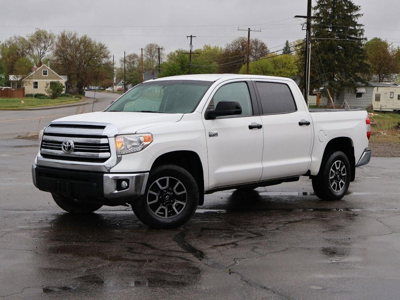 2017 Toyota Tundra 4WD 4WD SR5 CrewMax 5.5' Bed 5.7L (Natl)