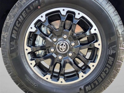 2025 Toyota Tundra 4WD 4WD SR5 CrewMax 5.5' Bed (Natl)