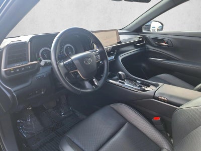 2025 Toyota Crown Signia XLE AWD (Natl)