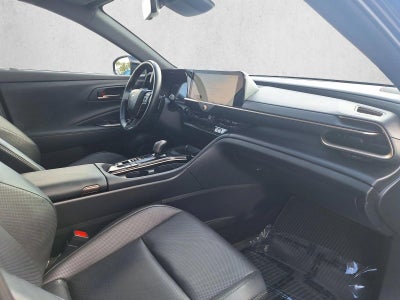 2025 Toyota Crown Signia XLE AWD (Natl)