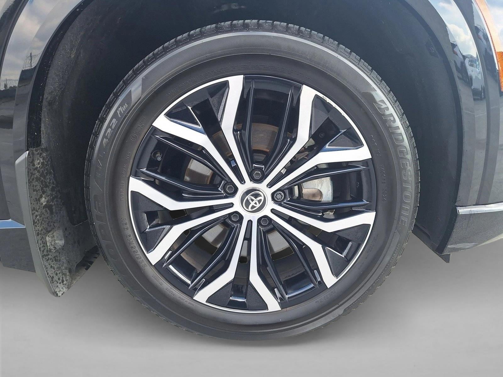 2025 Toyota Crown Signia XLE AWD (Natl)