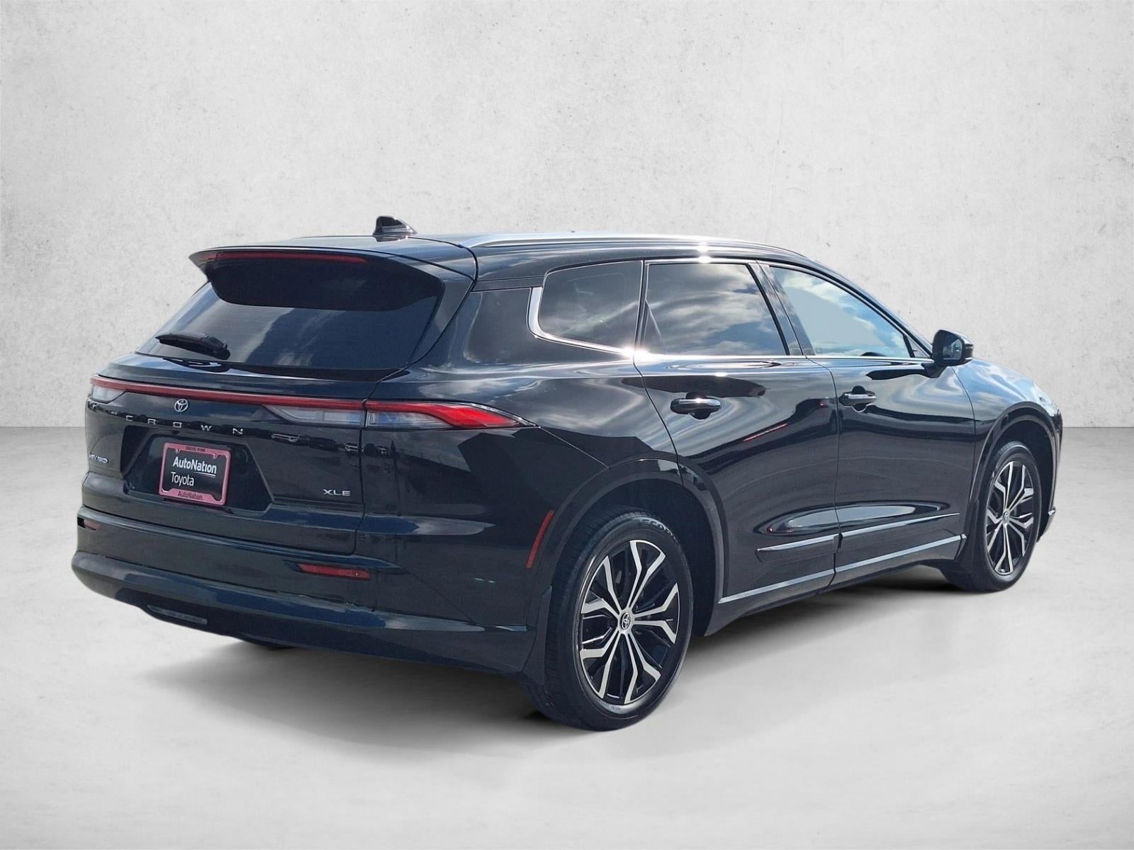 2025 Toyota Crown Signia XLE AWD (Natl)