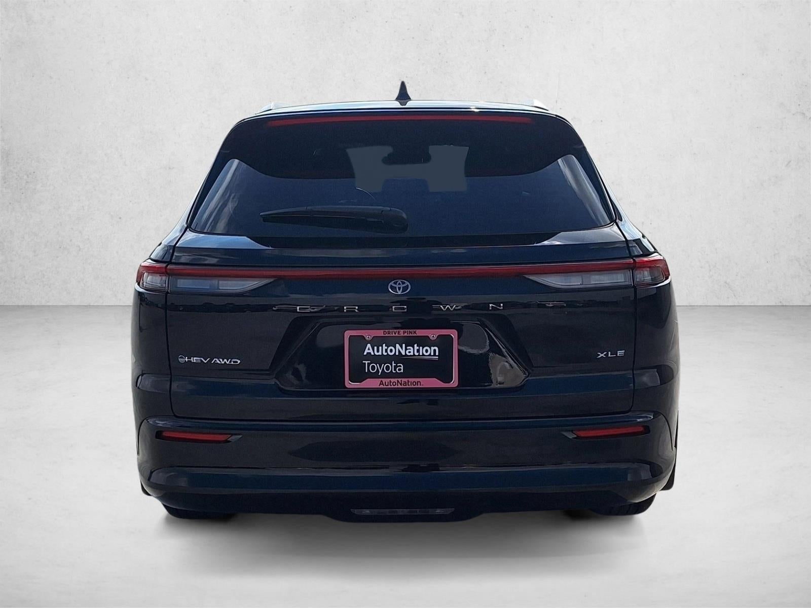 2025 Toyota Crown Signia XLE AWD (Natl)