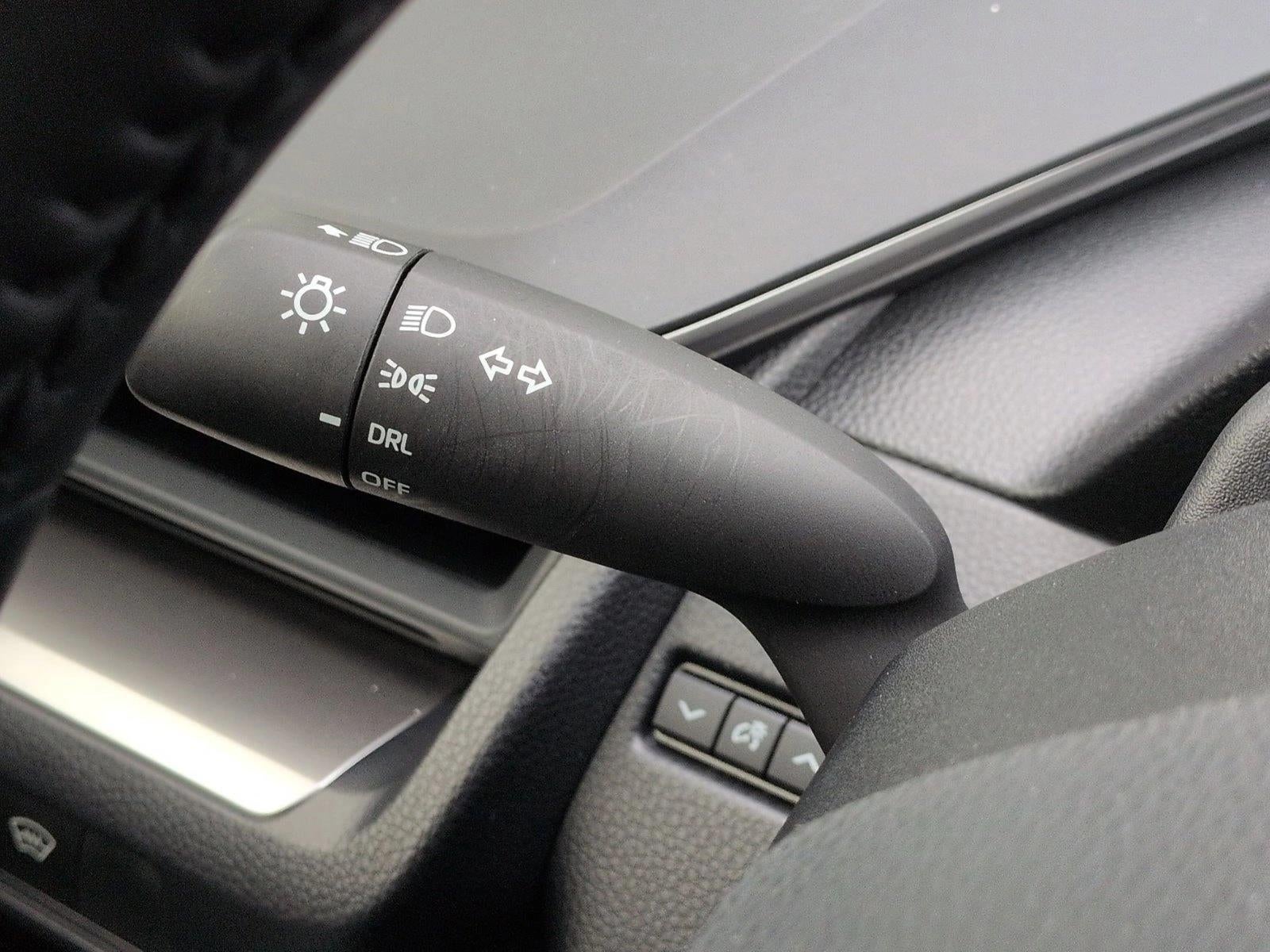 2025 Toyota Prius LE (Natl)