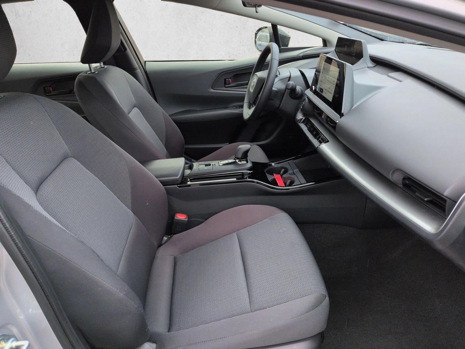 2025 Toyota Prius LE (Natl)