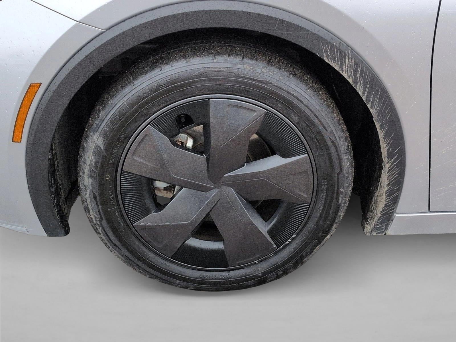 2025 Toyota Prius LE (Natl)