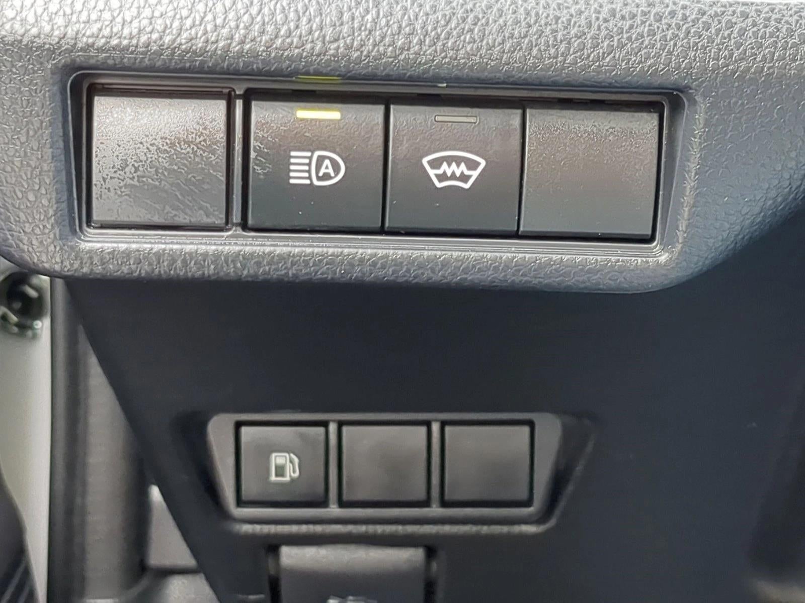 2025 Toyota Prius LE AWD (Natl)