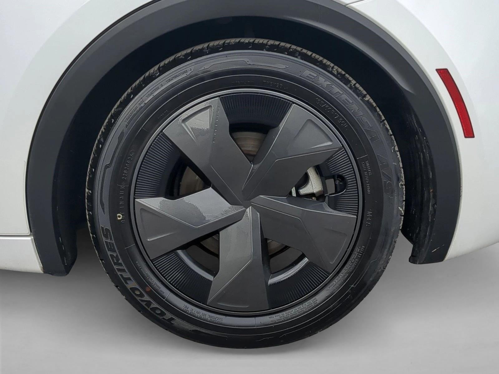 2025 Toyota Prius LE AWD (Natl)