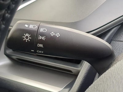 2025 Toyota Prius LE AWD (Natl)