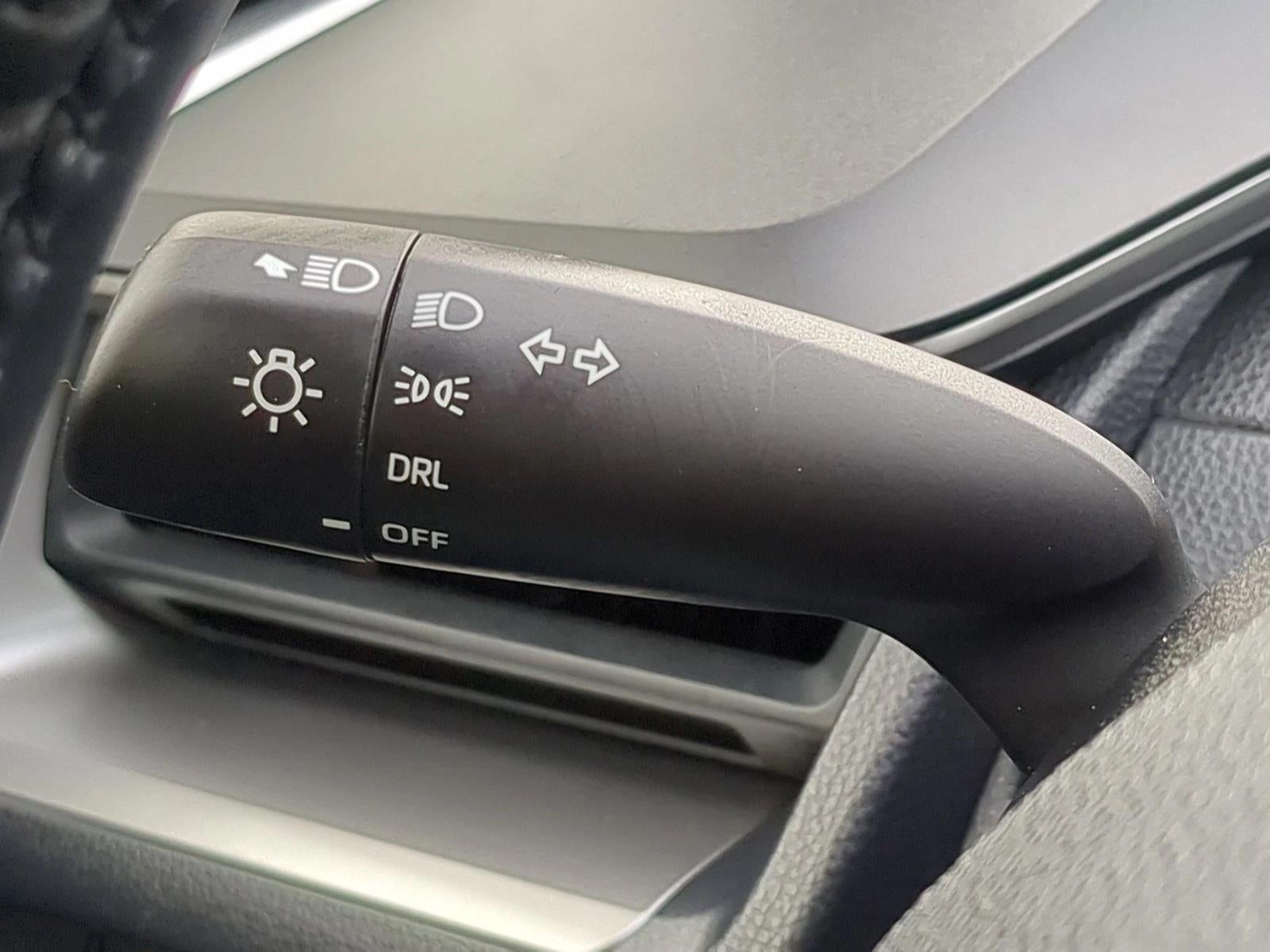 2025 Toyota Prius LE AWD (Natl)