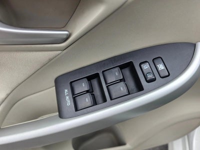 2012 Toyota Prius 5dr HB Two (Natl)