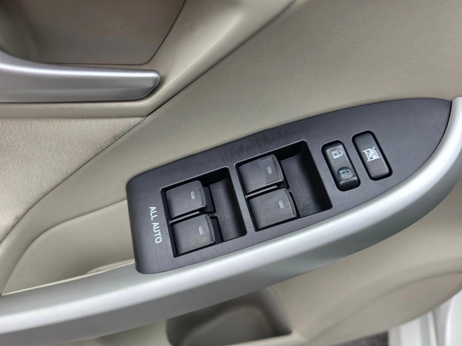 2012 Toyota Prius 5dr HB Two (Natl)