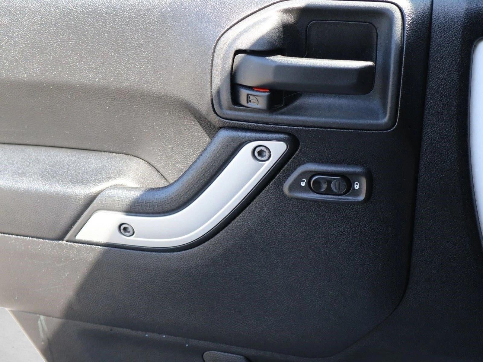 2015 Jeep Wrangler Unlimited 4WD 4dr Sahara