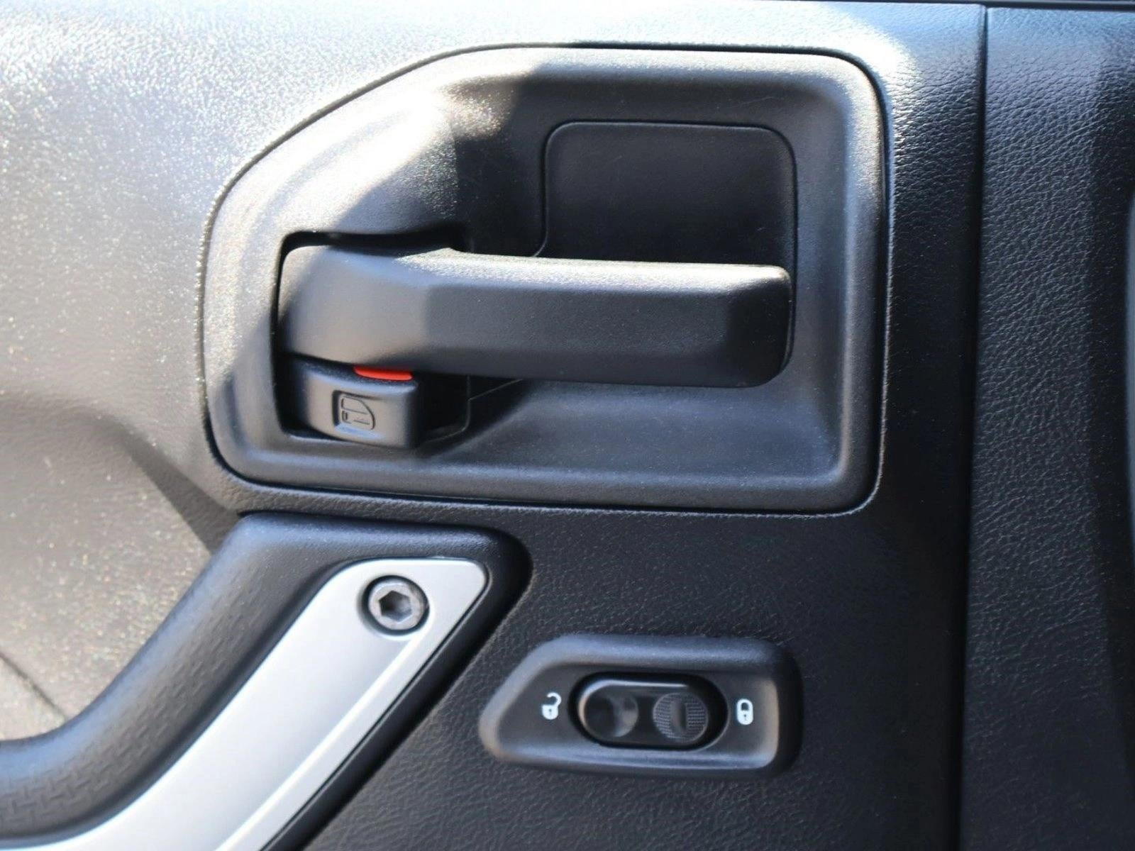 2015 Jeep Wrangler Unlimited 4WD 4dr Sahara