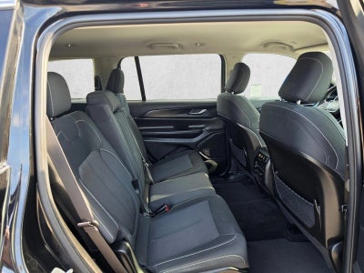 2023 Jeep Grand Cherokee L Laredo 4x2