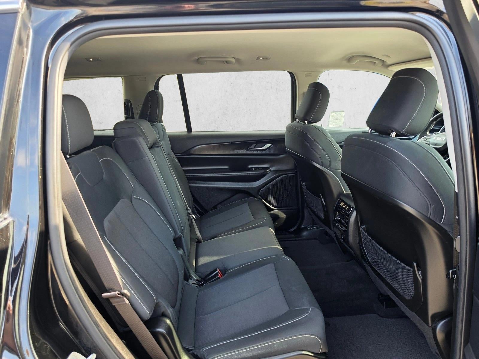 2023 Jeep Grand Cherokee L Laredo 4x2