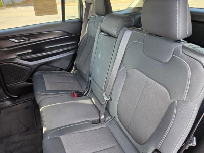 2023 Jeep Grand Cherokee L Laredo 4x2
