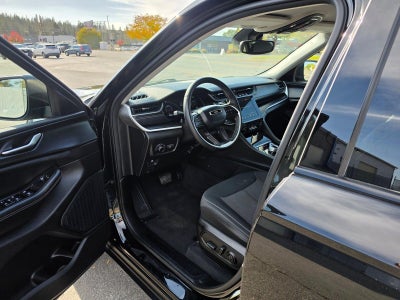 2023 Jeep Grand Cherokee L Laredo 4x2