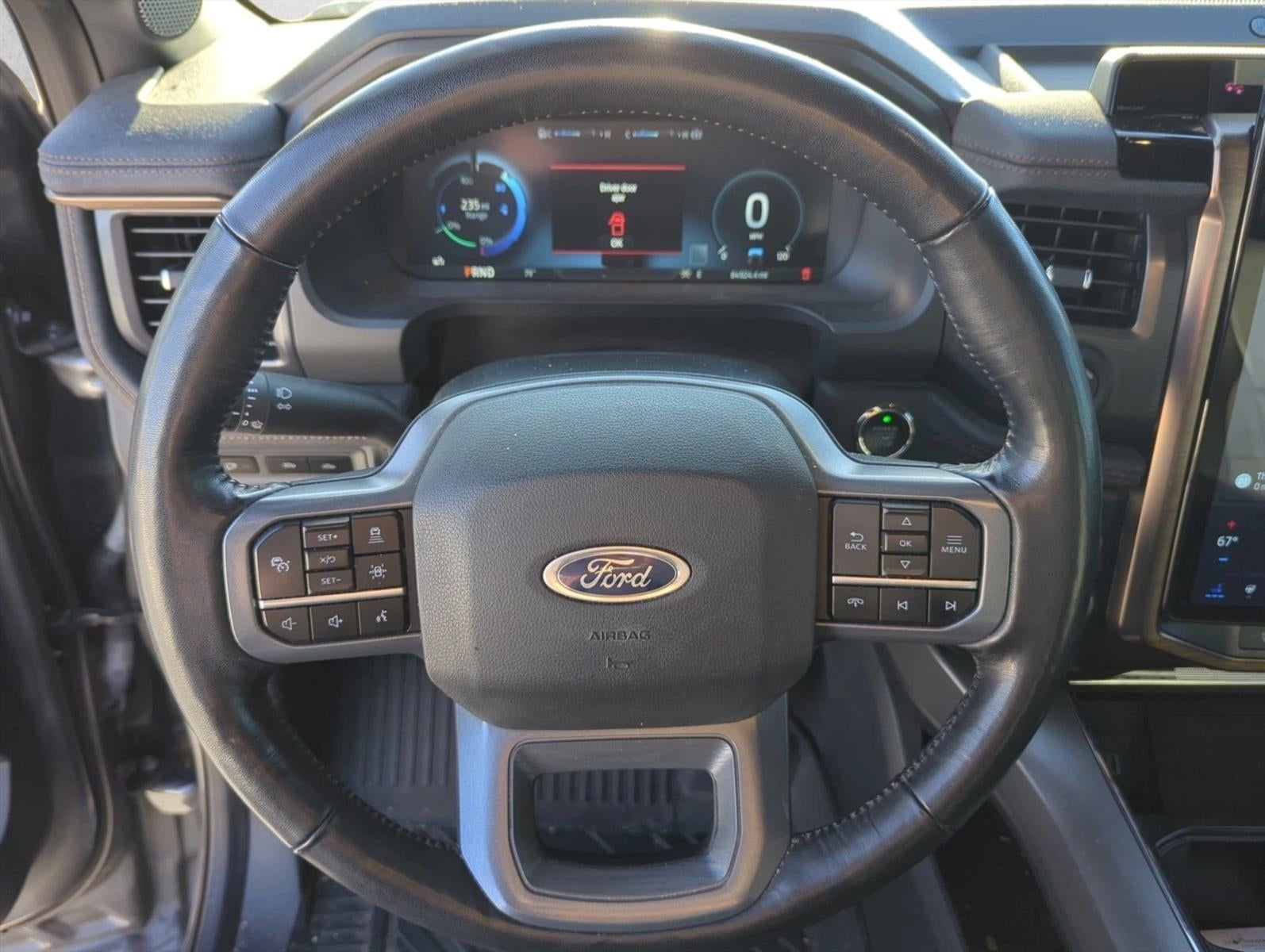 2023 Ford F-150 Lightning LARIAT 4WD SuperCrew 5.5' Box
