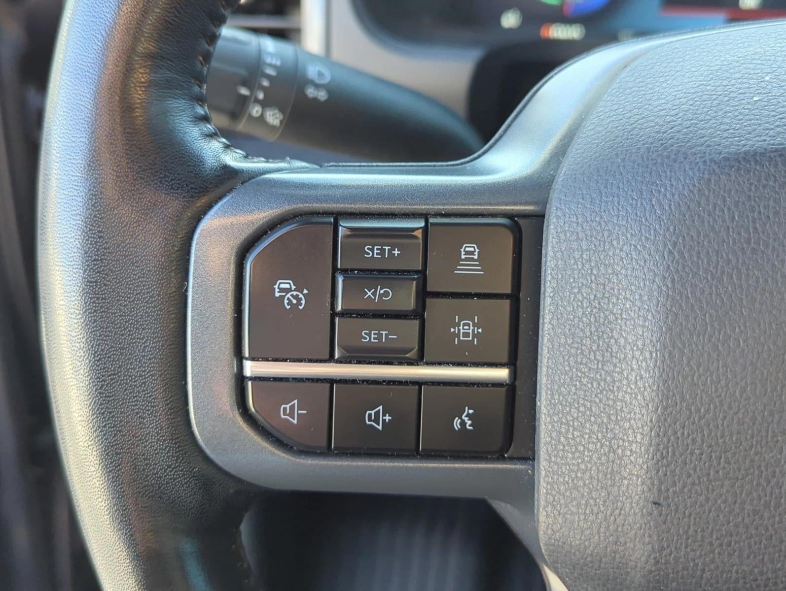 2023 Ford F-150 Lightning LARIAT 4WD SuperCrew 5.5' Box