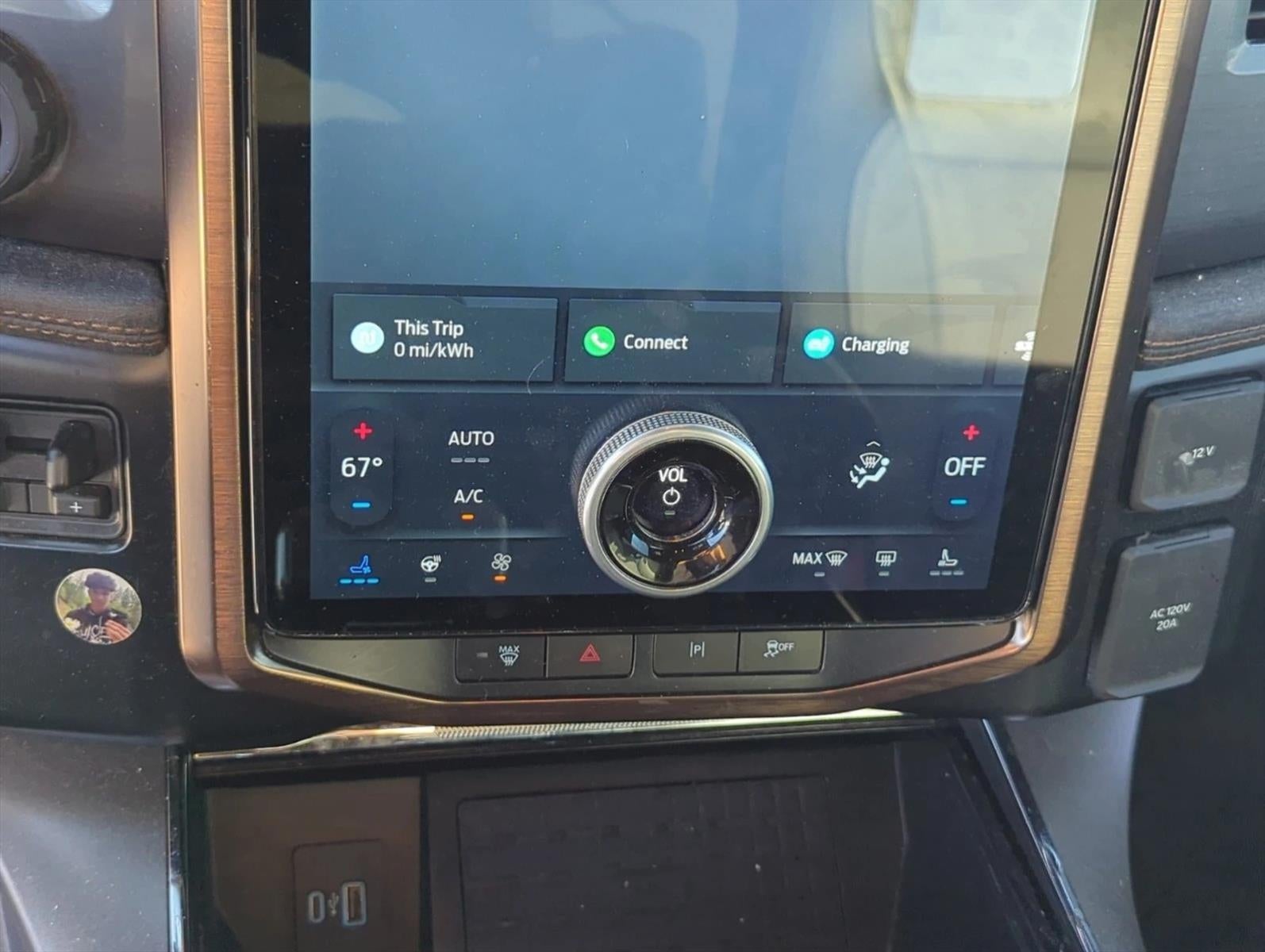 2023 Ford F-150 Lightning LARIAT 4WD SuperCrew 5.5' Box