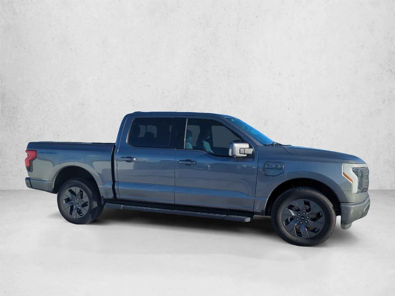 2023 Ford F-150 Lightning LARIAT 4WD SuperCrew 5.5' Box