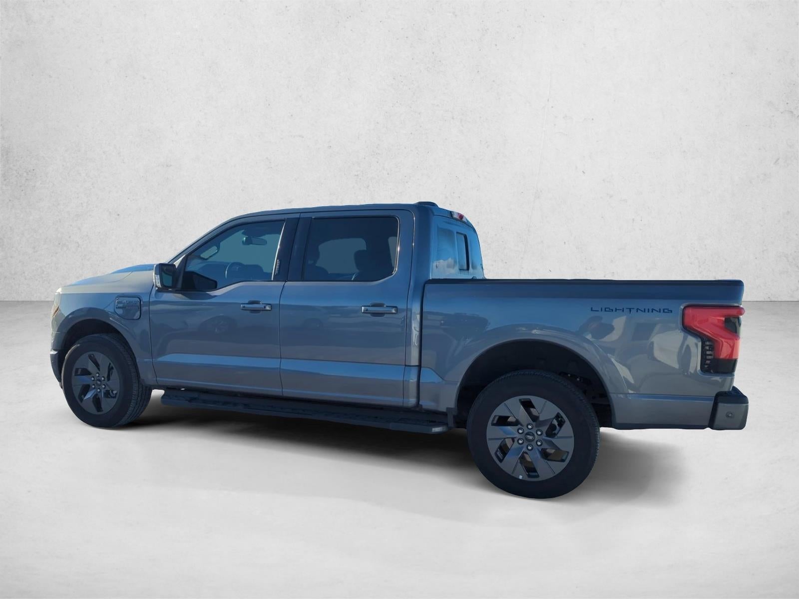 2023 Ford F-150 Lightning LARIAT 4WD SuperCrew 5.5' Box
