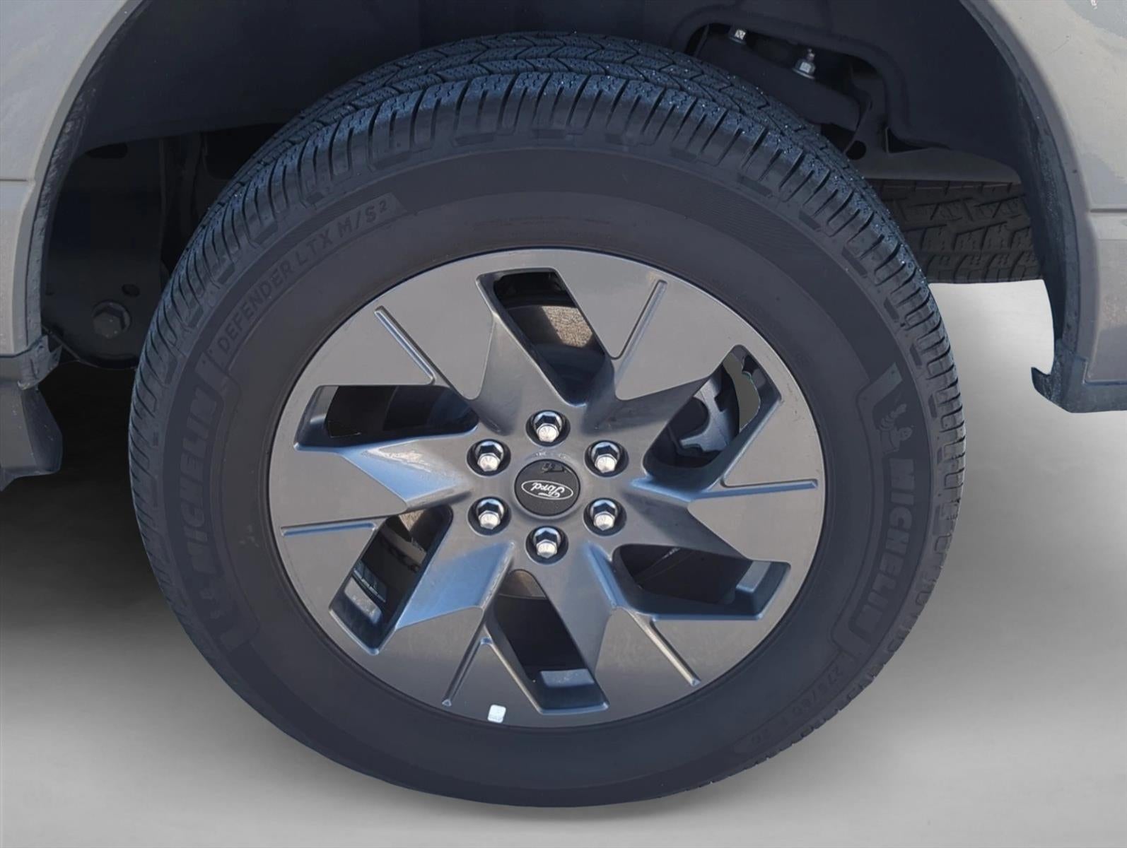 2023 Ford F-150 Lightning LARIAT 4WD SuperCrew 5.5' Box