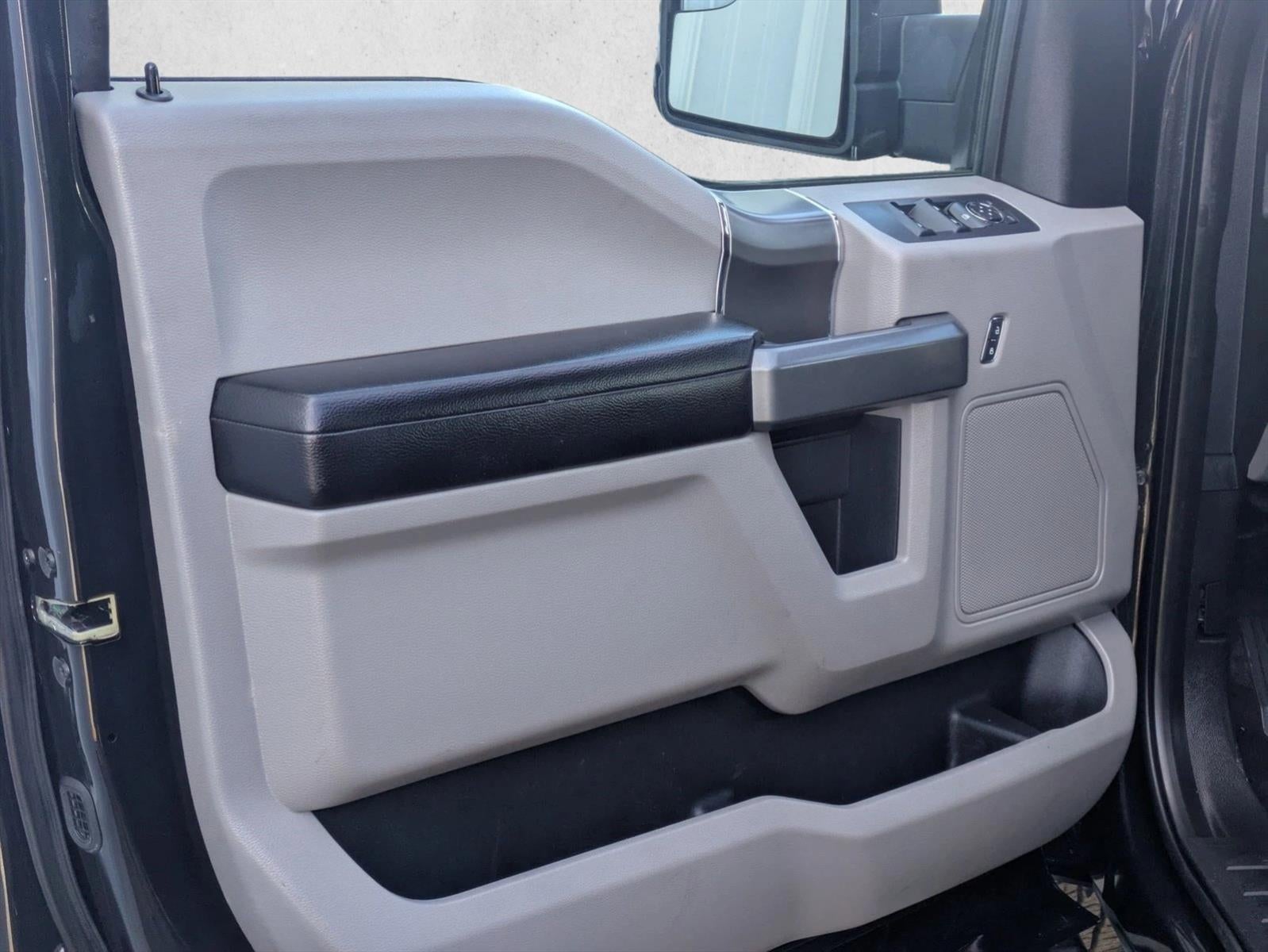 2015 Ford F-150 4WD SuperCrew 5-1/2 Ft Box XLT