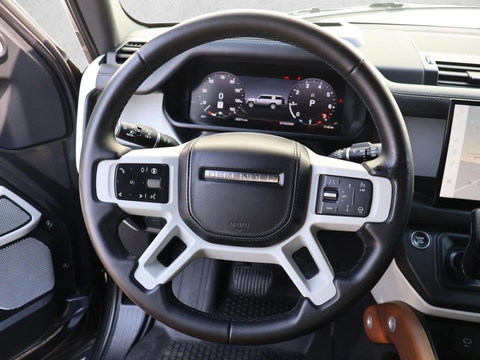 2024 Land Rover Defender 130 P400 X-Dynamic SE