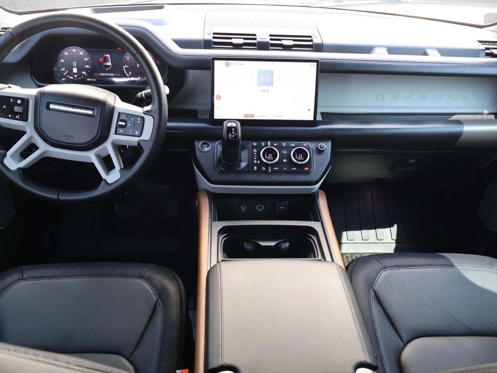 2024 Land Rover Defender 130 P400 X-Dynamic SE