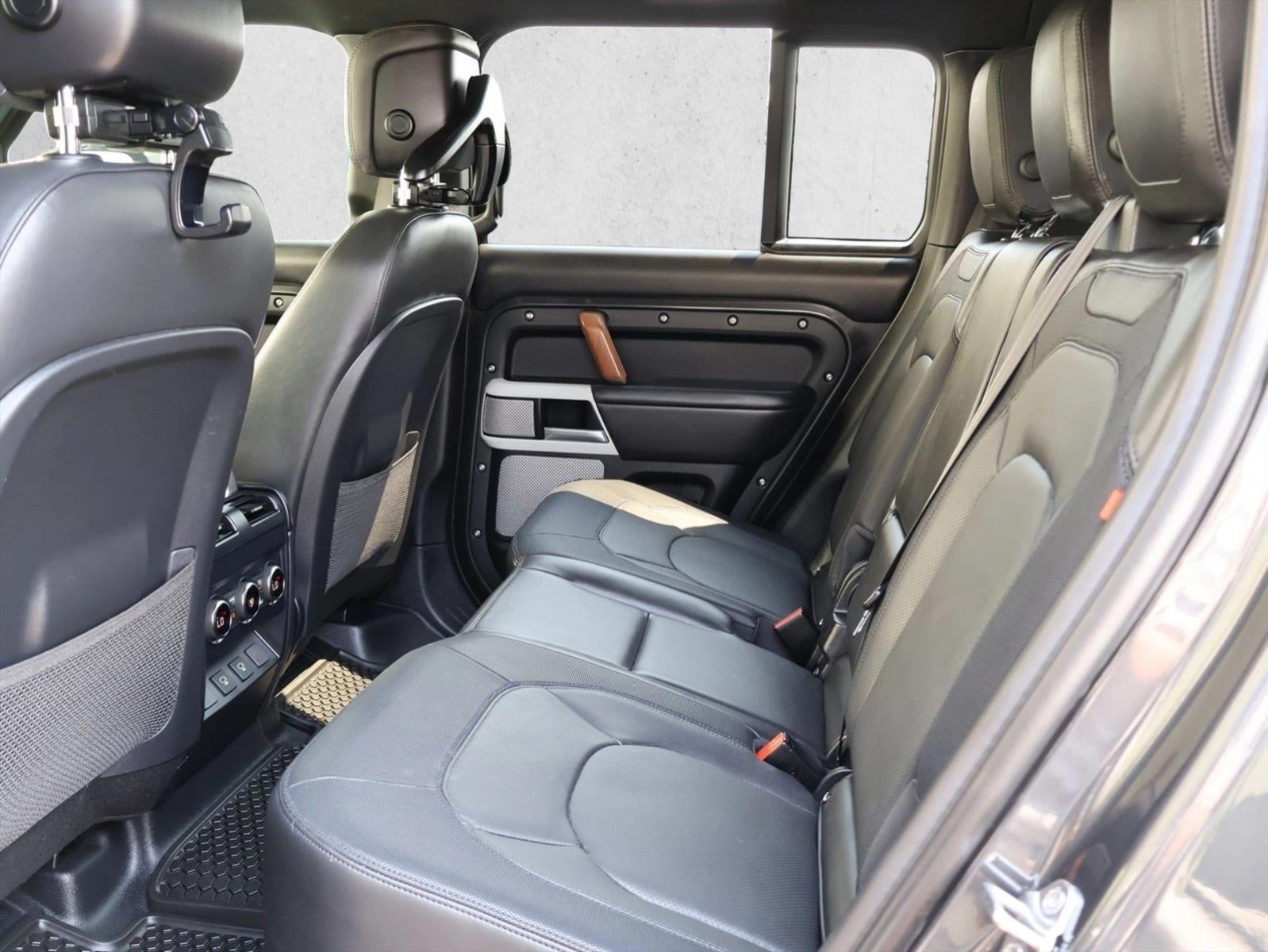 2024 Land Rover Defender 130 P400 X-Dynamic SE