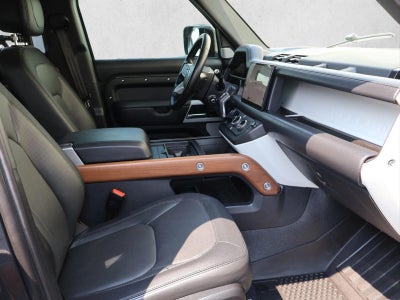 2024 Land Rover Defender 130 P400 X-Dynamic SE