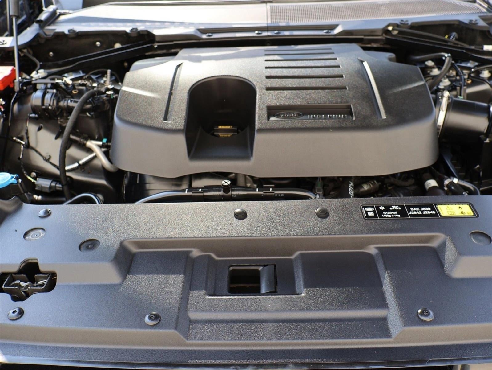 2024 Land Rover Defender 130 P400 X-Dynamic SE