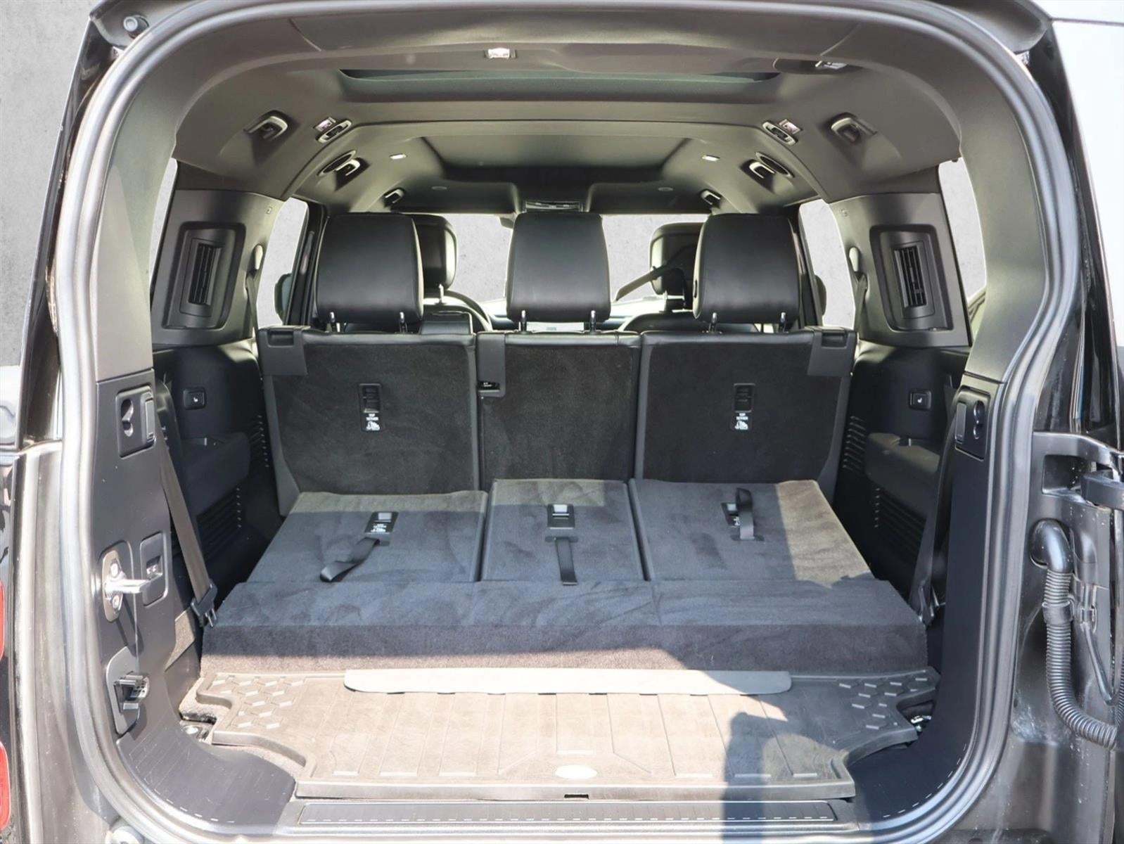 2024 Land Rover Defender 130 P400 X-Dynamic SE