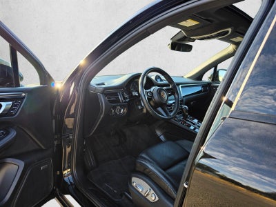 2025 Porsche Macan AWD